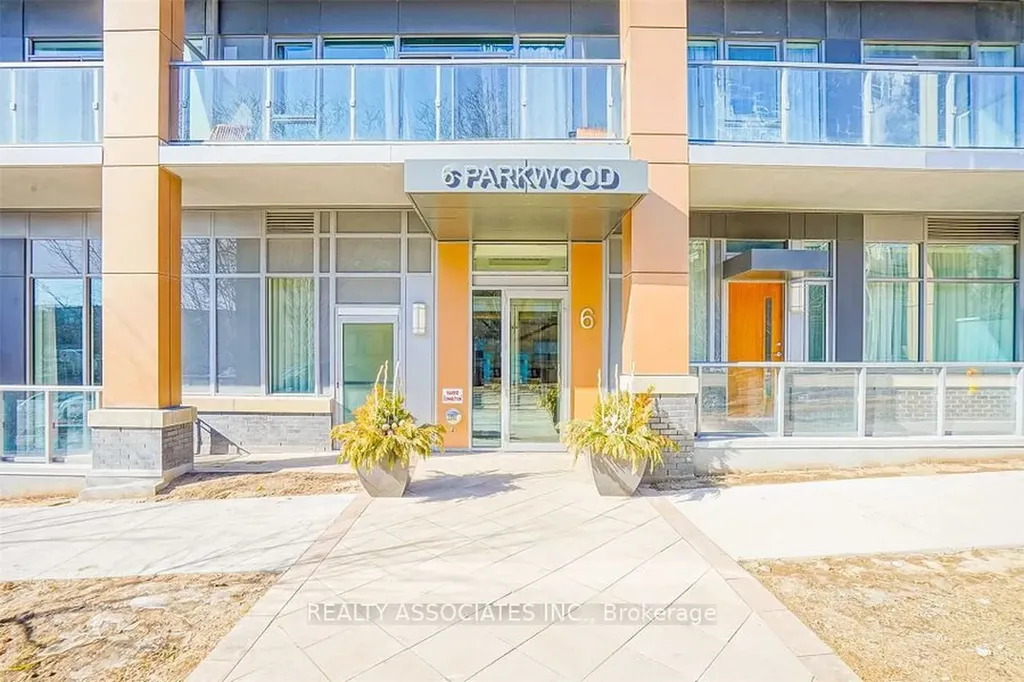 6 Parkwood Avenue Toronto ON M4V 1V1