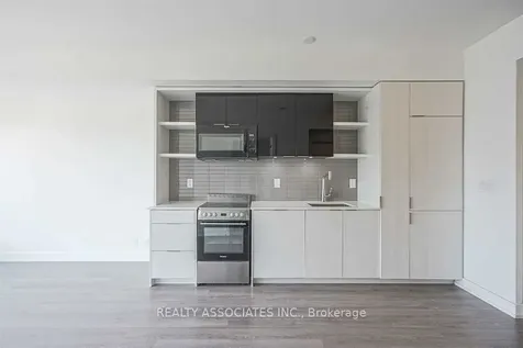 6 Parkwood Avenue Toronto ON M4V 1V1