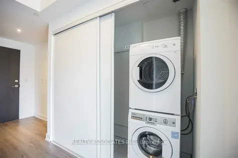 6 Parkwood Avenue Toronto ON M4V 1V1