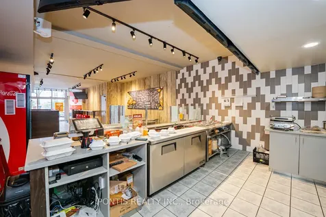 4918 Yonge Street Toronto ON M2N 5N5
