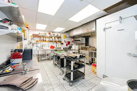4918 Yonge Street Toronto ON M2N 5N5