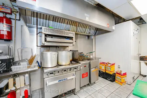 4918 Yonge Street Toronto ON M2N 5N5