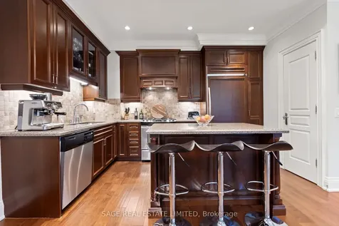 25 Greenview Avenue Toronto ON M2M 0A5