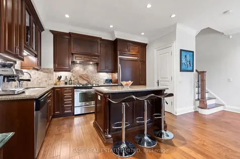 25 Greenview Avenue Toronto ON M2M 0A5