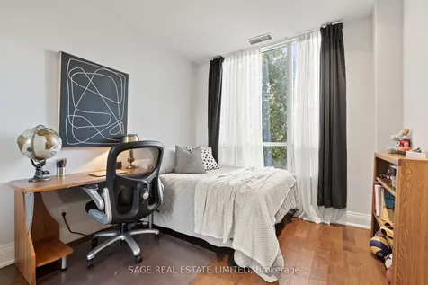 25 Greenview Avenue Toronto ON M2M 0A5