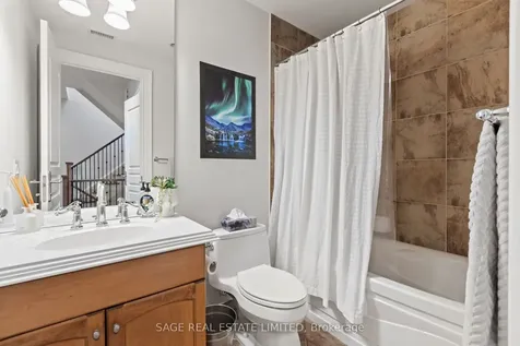 25 Greenview Avenue Toronto ON M2M 0A5