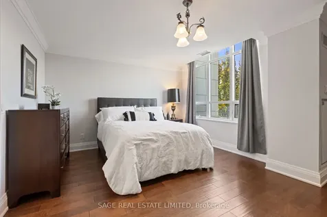 25 Greenview Avenue Toronto ON M2M 0A5