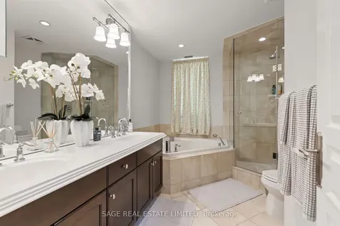25 Greenview Avenue Toronto ON M2M 0A5