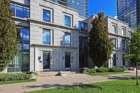 25 Greenview Avenue Toronto ON M2M 0A5