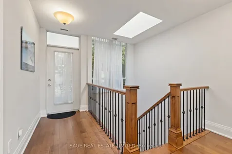 25 Greenview Avenue Toronto ON M2M 0A5