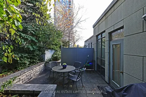 25 Greenview Avenue Toronto ON M2M 0A5