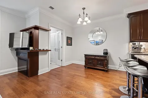 25 Greenview Avenue Toronto ON M2M 0A5