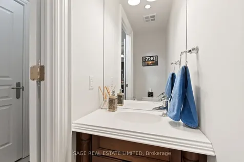 25 Greenview Avenue Toronto ON M2M 0A5