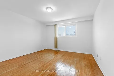 211 Shawnee Circle Toronto ON M2H 2Y3