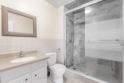 211 Shawnee Circle Toronto ON M2H 2Y3