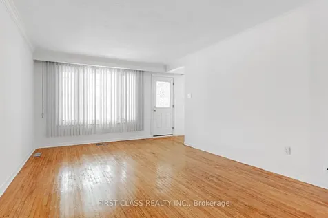 211 Shawnee Circle Toronto ON M2H 2Y3