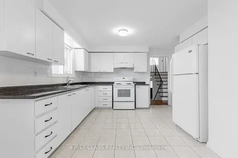 211 Shawnee Circle Toronto ON M2H 2Y3