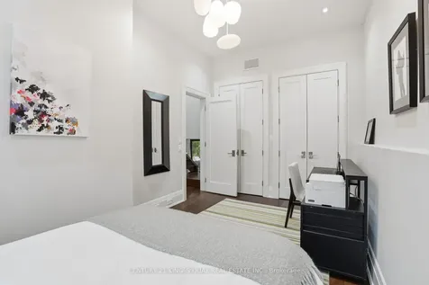 33 Nesbitt Drive Toronto ON M4W 2G2