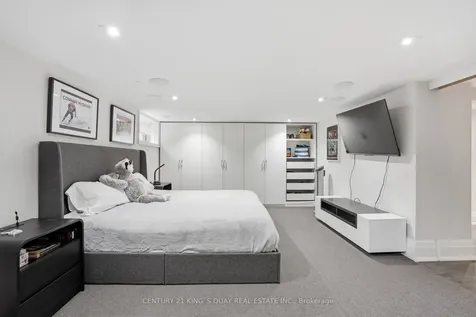 33 Nesbitt Drive Toronto ON M4W 2G2