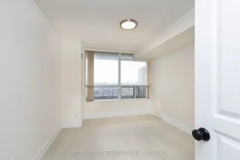 5 Northtown Way Toronto ON M2N 7A1