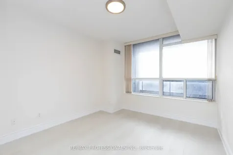 5 Northtown Way Toronto ON M2N 7A1