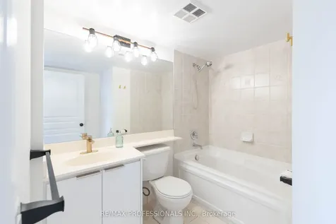 5 Northtown Way Toronto ON M2N 7A1