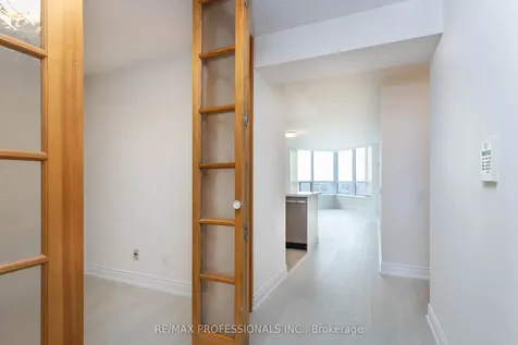 5 Northtown Way Toronto ON M2N 7A1