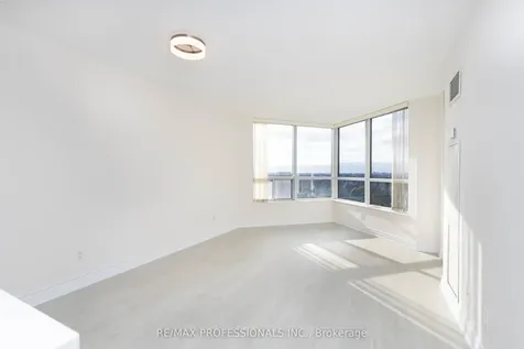 5 Northtown Way Toronto ON M2N 7A1