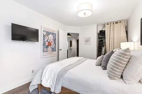 60 Homewood Avenue Toronto ON M4Y 2X4