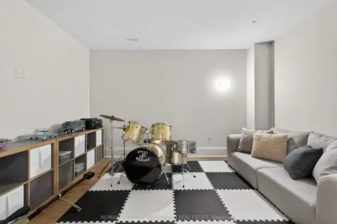 86 Princess Avenue Toronto ON M2N 3R6