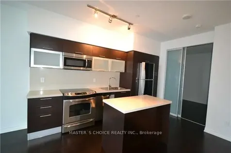 386 Yonge Street Toronto ON M5B 0A5