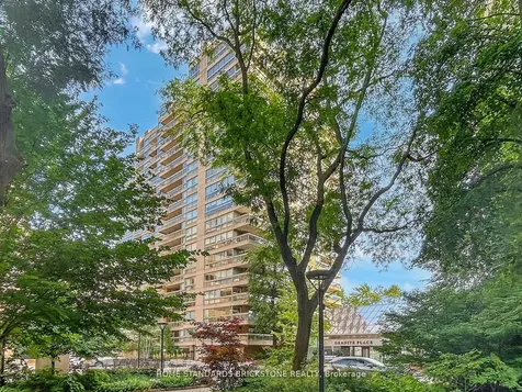 61 St Clair Avenue W Toronto ON M4V 2Y8