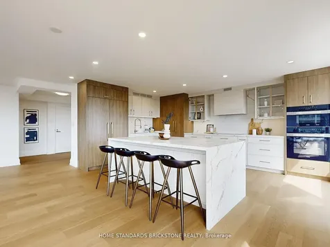 61 St Clair Avenue W Toronto ON M4V 2Y8
