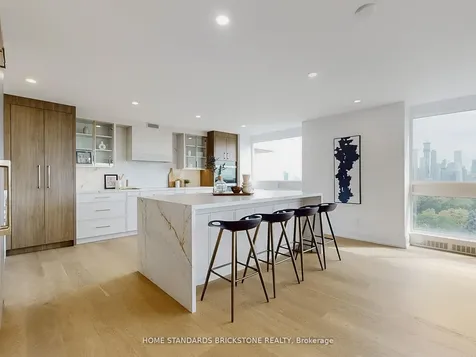 61 St Clair Avenue W Toronto ON M4V 2Y8