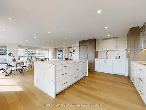 61 St Clair Avenue W Toronto ON M4V 2Y8