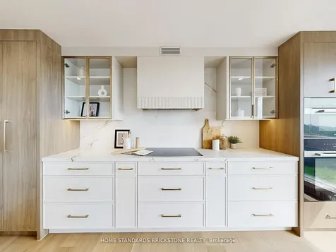 61 St Clair Avenue W Toronto ON M4V 2Y8