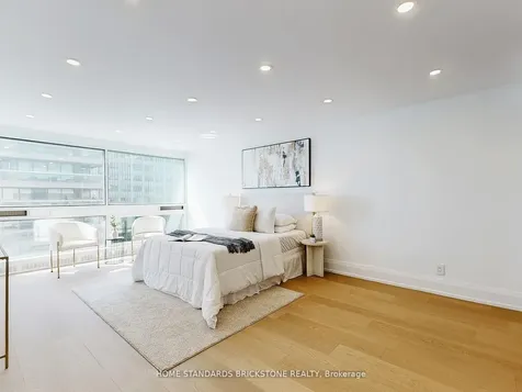 61 St Clair Avenue W Toronto ON M4V 2Y8