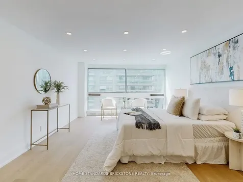 61 St Clair Avenue W Toronto ON M4V 2Y8