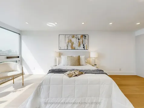 61 St Clair Avenue W Toronto ON M4V 2Y8