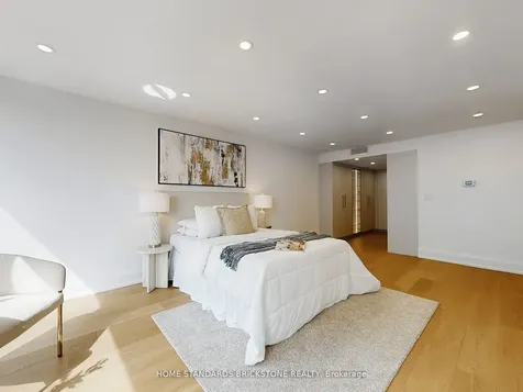 61 St Clair Avenue W Toronto ON M4V 2Y8