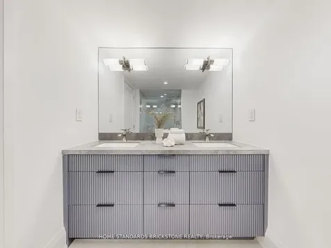 61 St Clair Avenue W Toronto ON M4V 2Y8