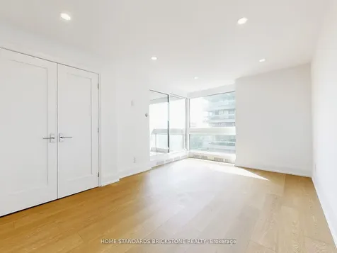 61 St Clair Avenue W Toronto ON M4V 2Y8