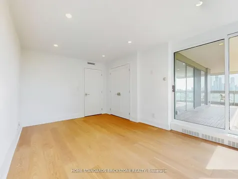 61 St Clair Avenue W Toronto ON M4V 2Y8