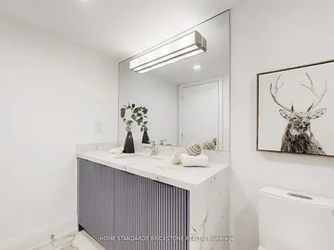 61 St Clair Avenue W Toronto ON M4V 2Y8