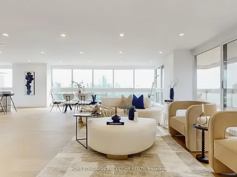 61 St Clair Avenue W Toronto ON M4V 2Y8