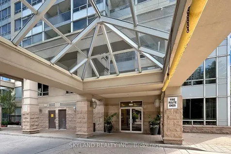 8 Rean Drive Toronto ON M2K 3B9