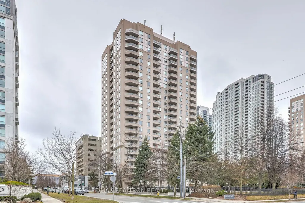18 Hillcrest Avenue Toronto ON M2N 6T5