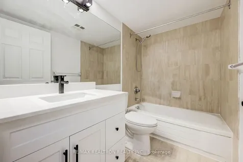 18 Hillcrest Avenue Toronto ON M2N 6T5
