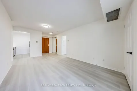 18 Hillcrest Avenue Toronto ON M2N 6T5