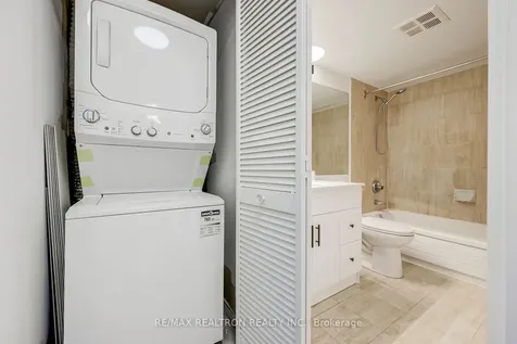 18 Hillcrest Avenue Toronto ON M2N 6T5